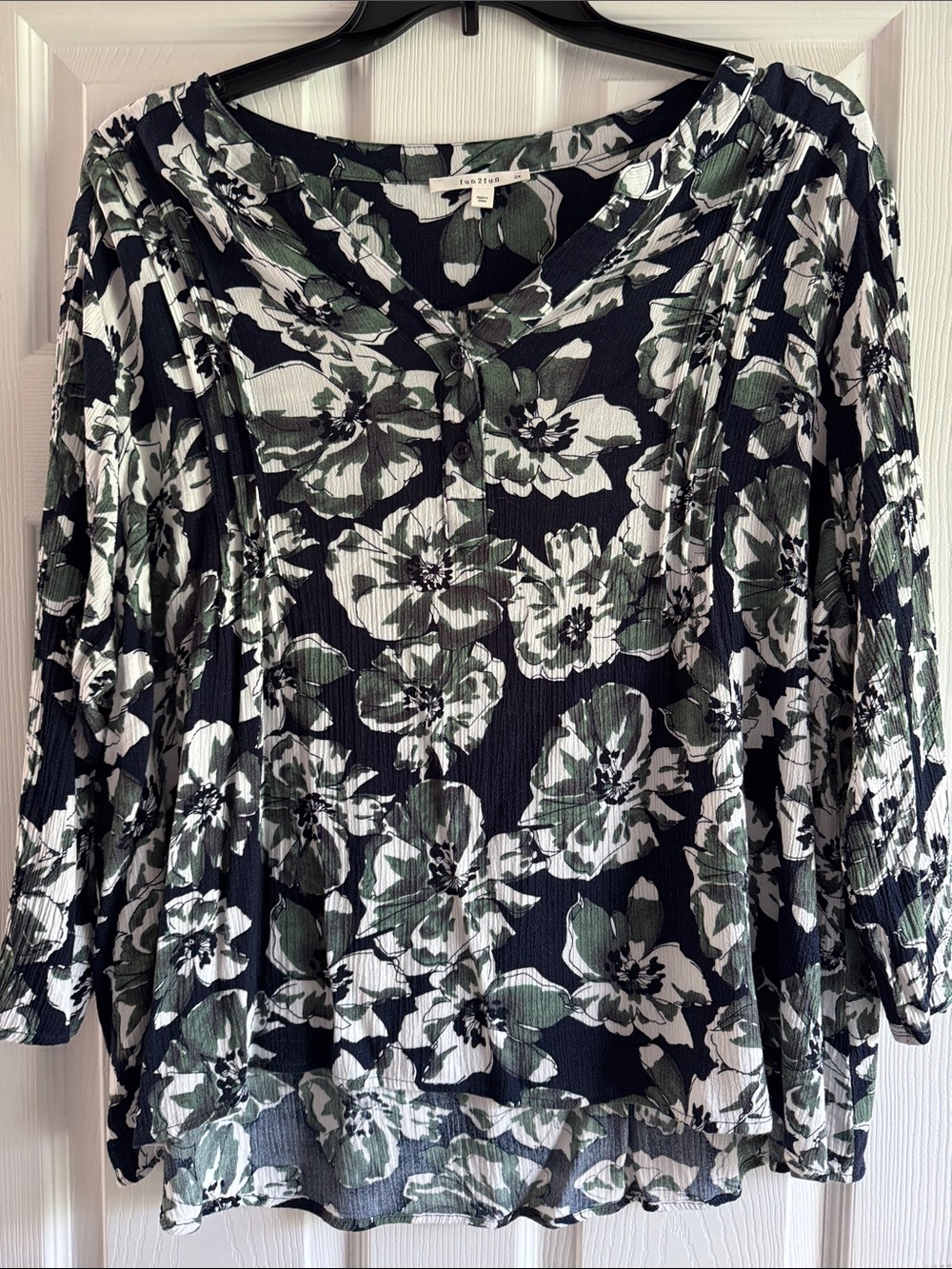 fun 2 fun Black, Green & White Floral Button-Neck Blouse